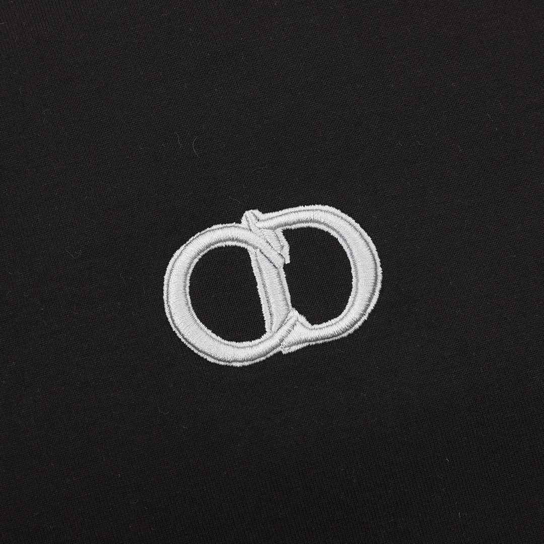 Hoodies & Sweatshirts